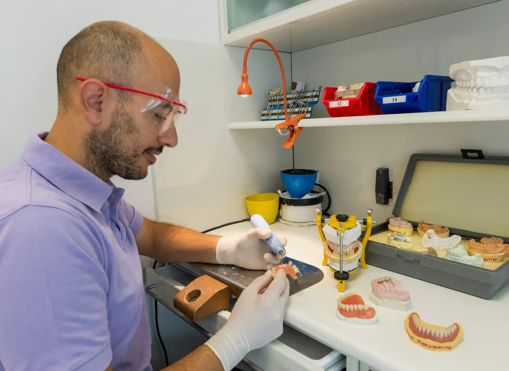 Studio dentistico a Pianella - Glossario odontoiatrico - Come funziona un impianto dentale